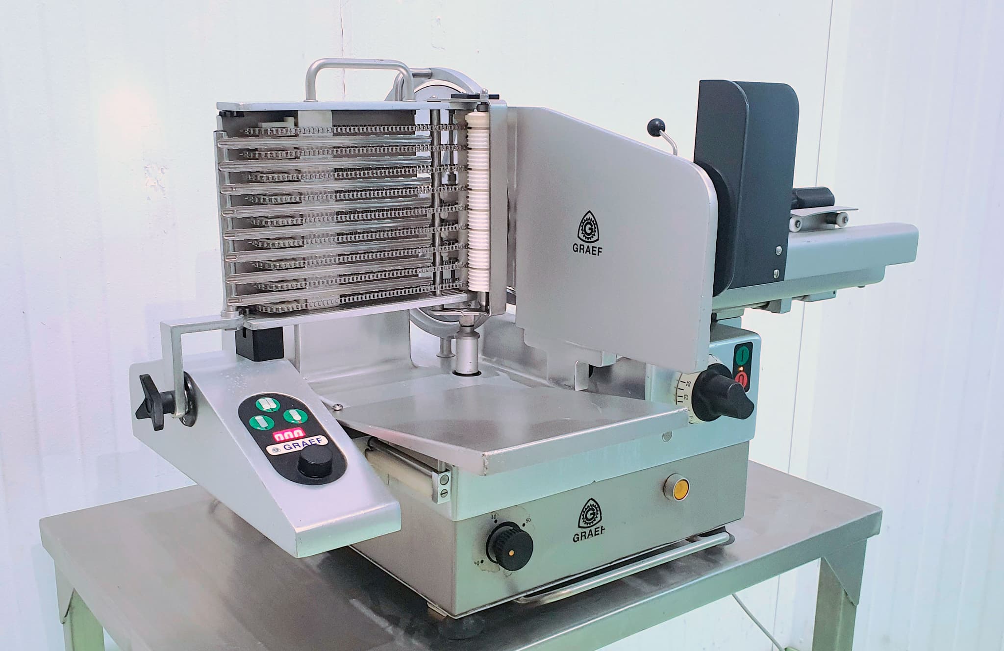 LONCHEADORA AUTOMÁTICA GRAEF VA 300