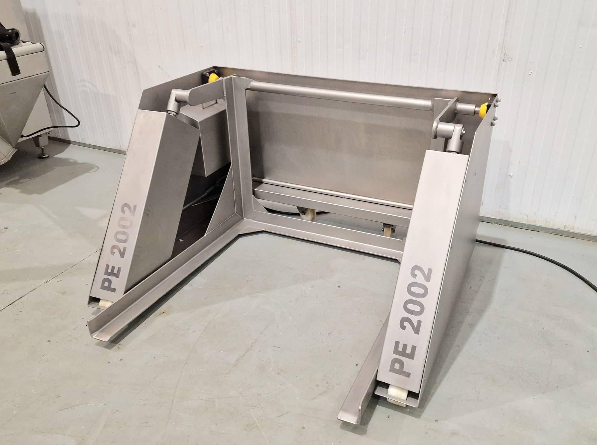 ELEVADOR DE CONTENEDORES PUJOLAS PE 2002