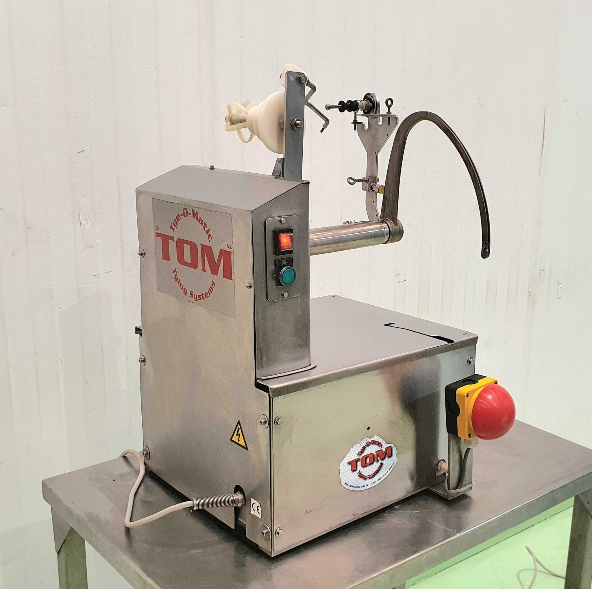 ATADORA DE RAMOS  TOM Tye-O-Matic tying system