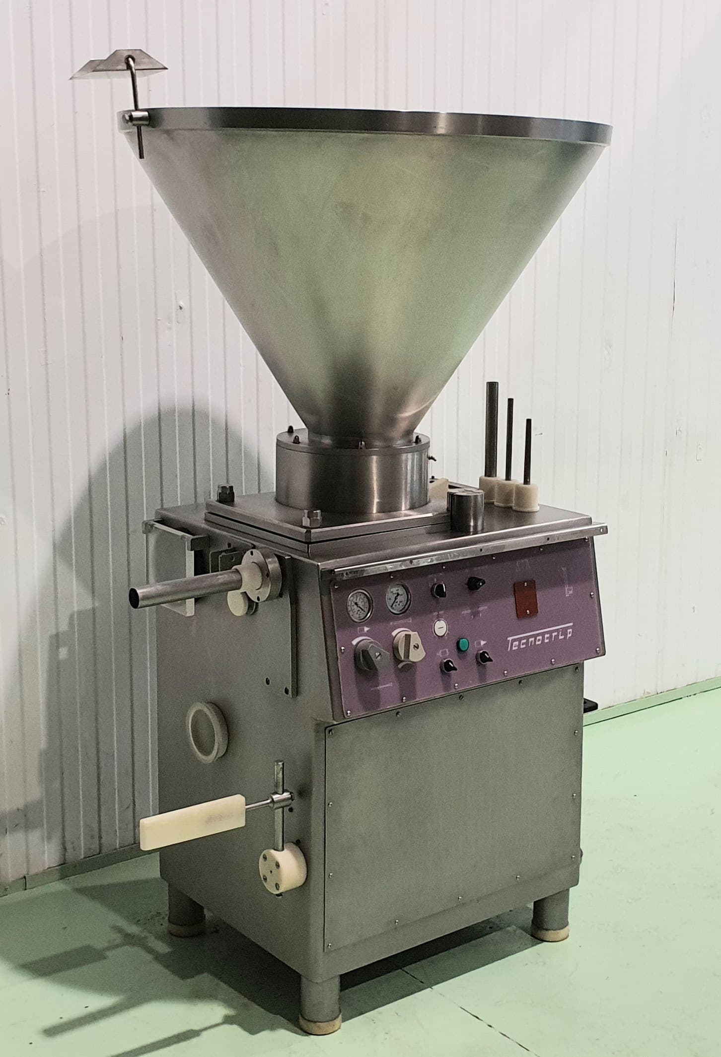 EMBUTIDORA CONTINUA AL VACIO TECNOTRIP mod EC-4N miniatura 2