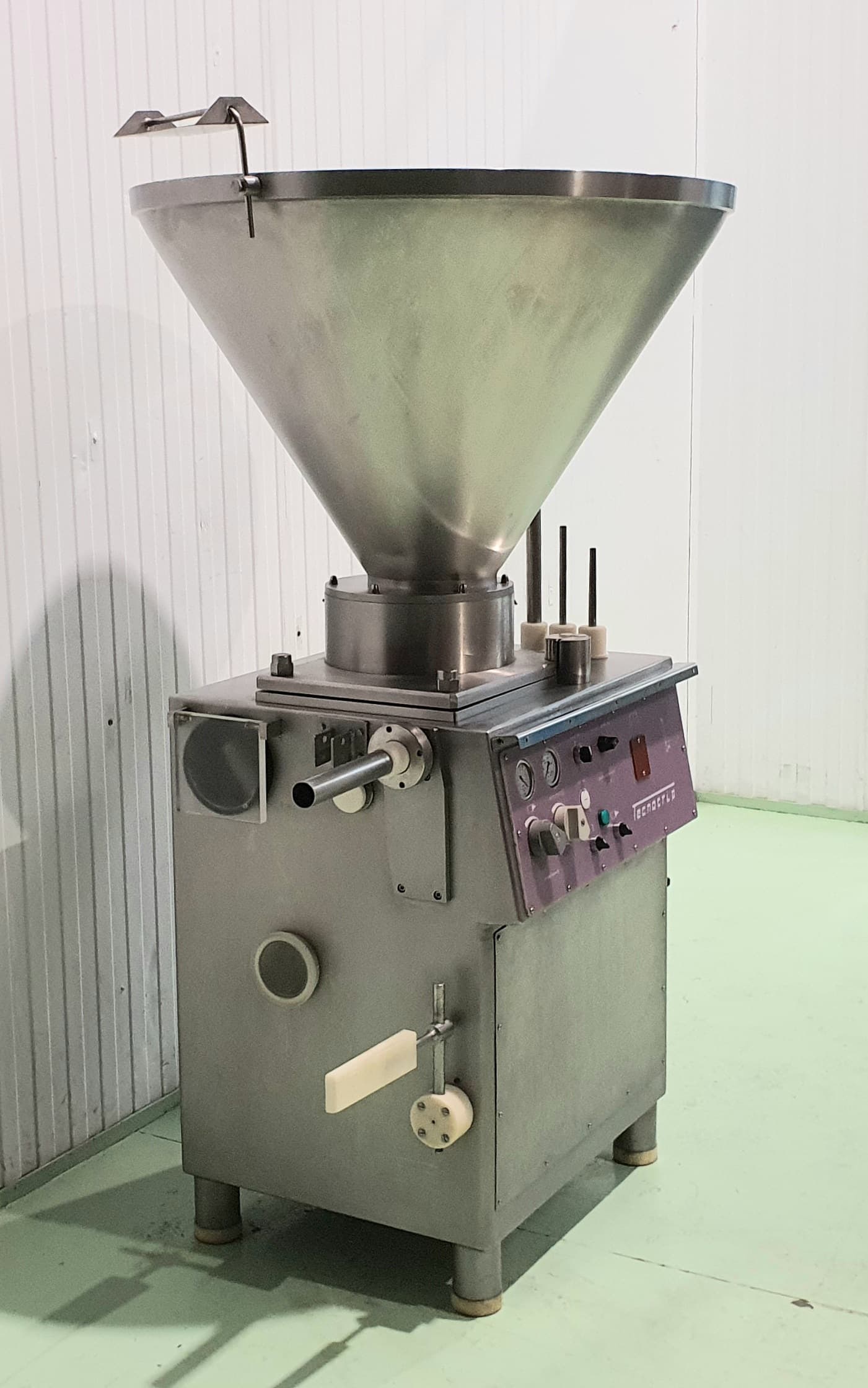 EMBUTIDORA CONTINUA AL VACIO TECNOTRIP mod EC-4N miniatura 7