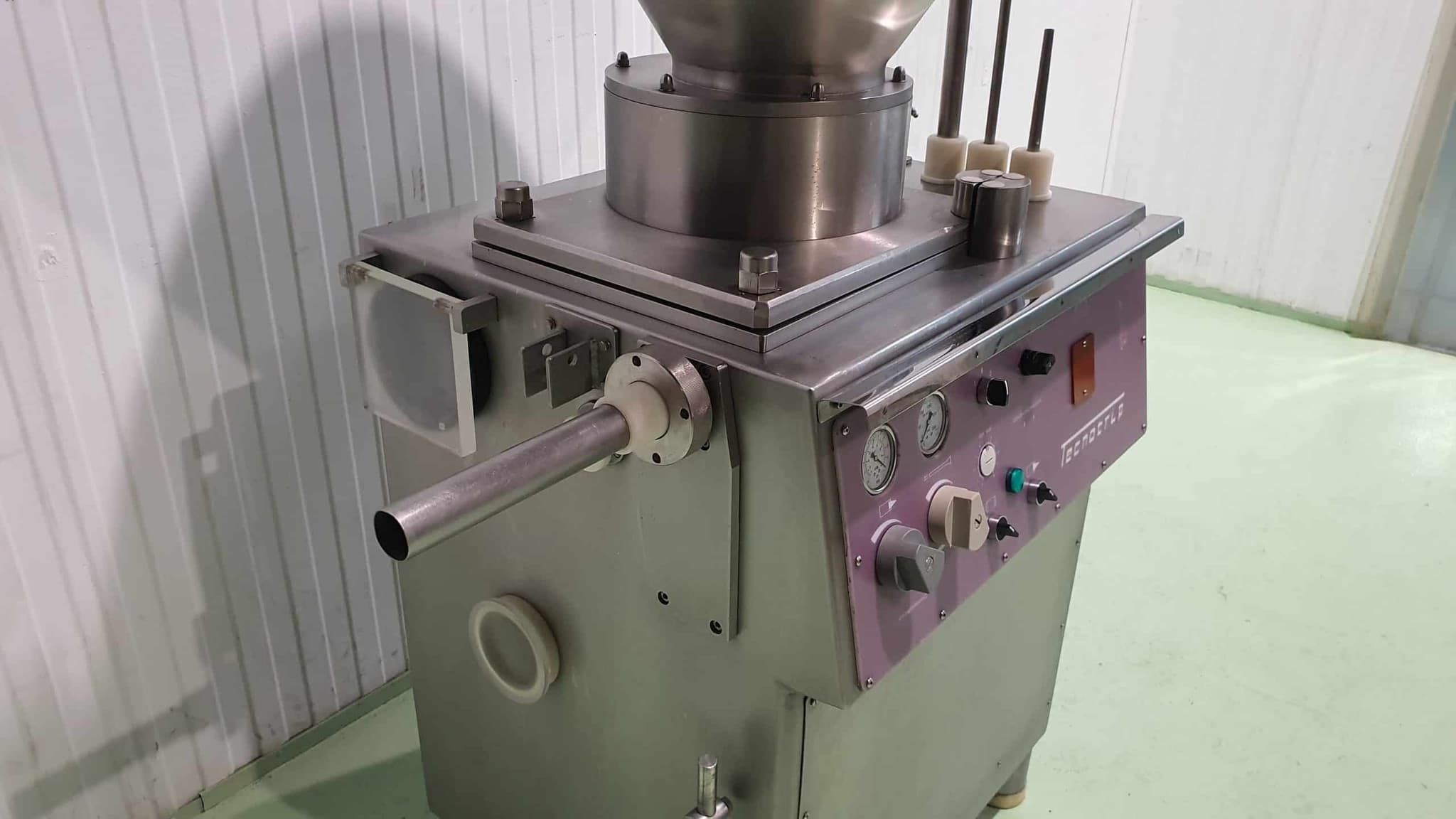 EMBUTIDORA CONTINUA AL VACIO TECNOTRIP mod EC-4N miniatura 9