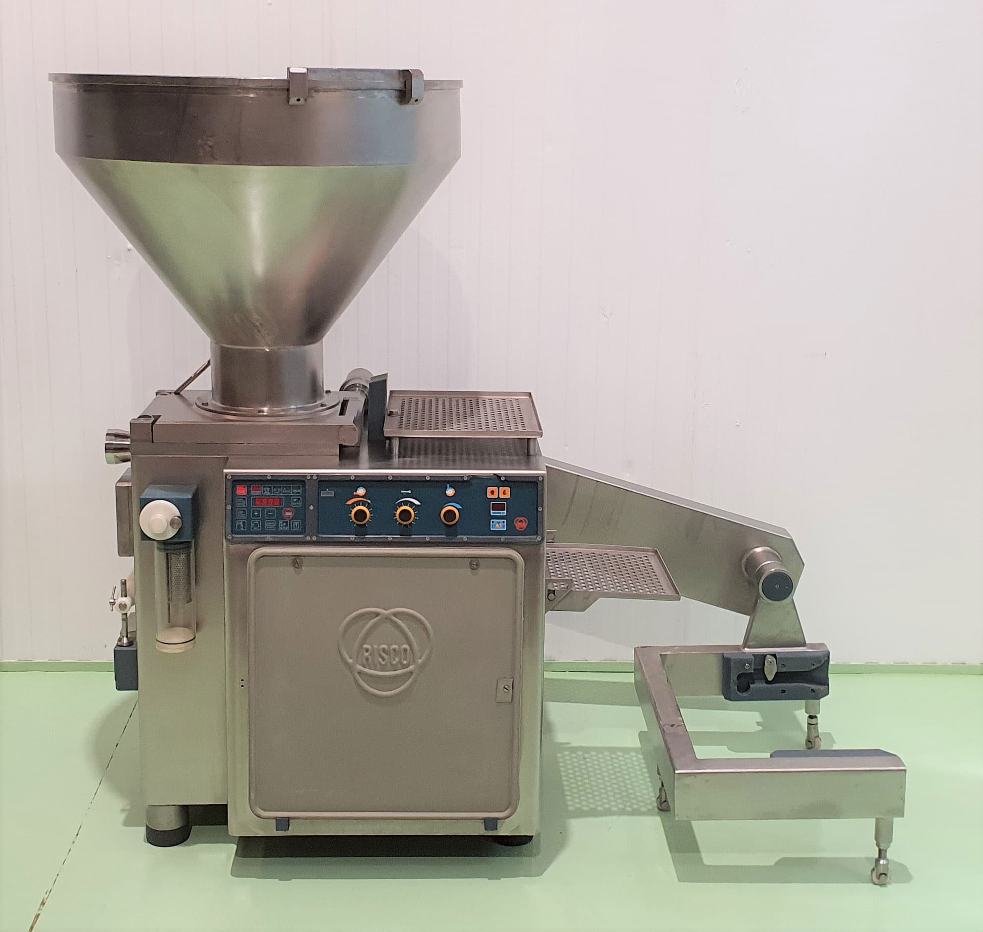 EMBUTIDORA CONTINUA RISCO  con elevador, mod RS 5001 miniatura 3