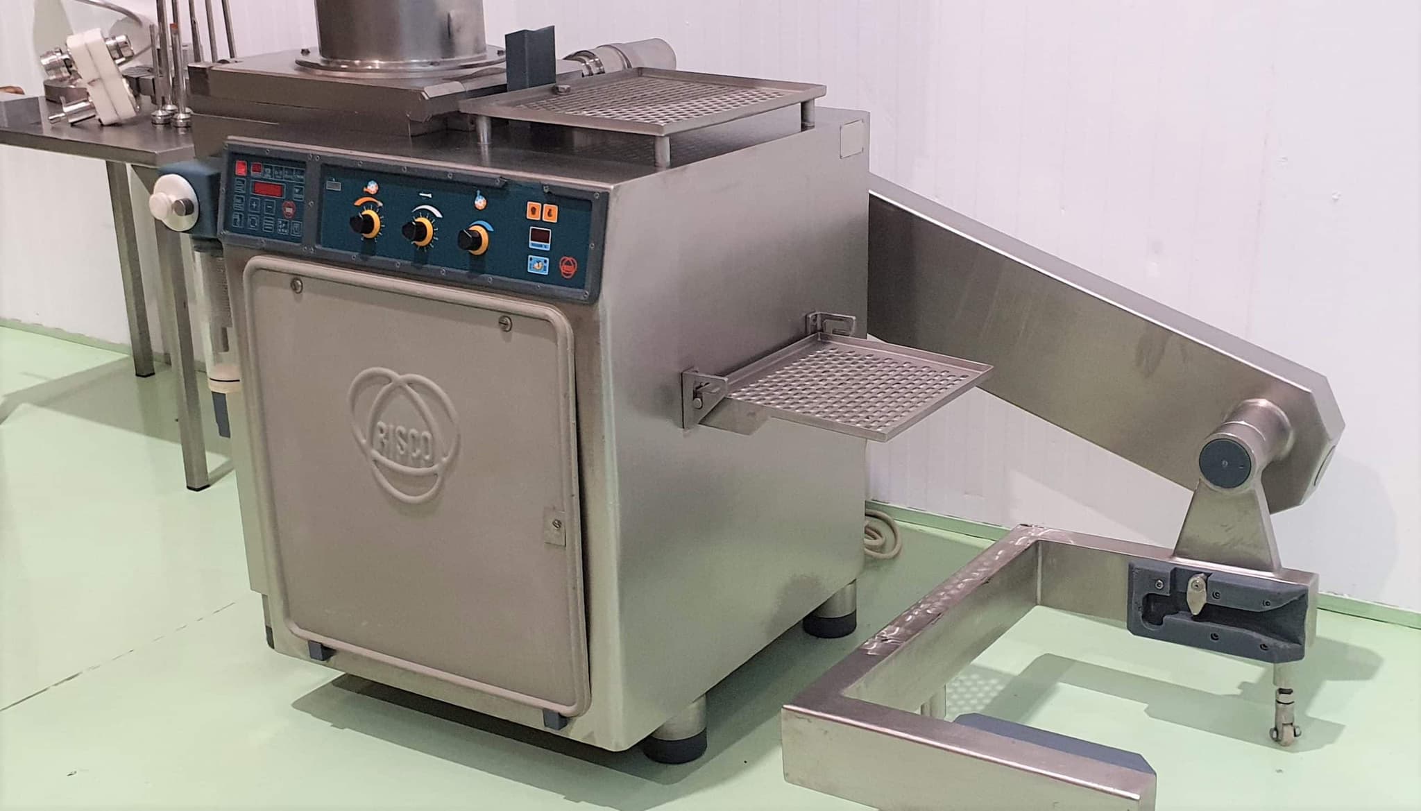 EMBUTIDORA CONTINUA RISCO  con elevador, mod RS 5001 miniatura 6