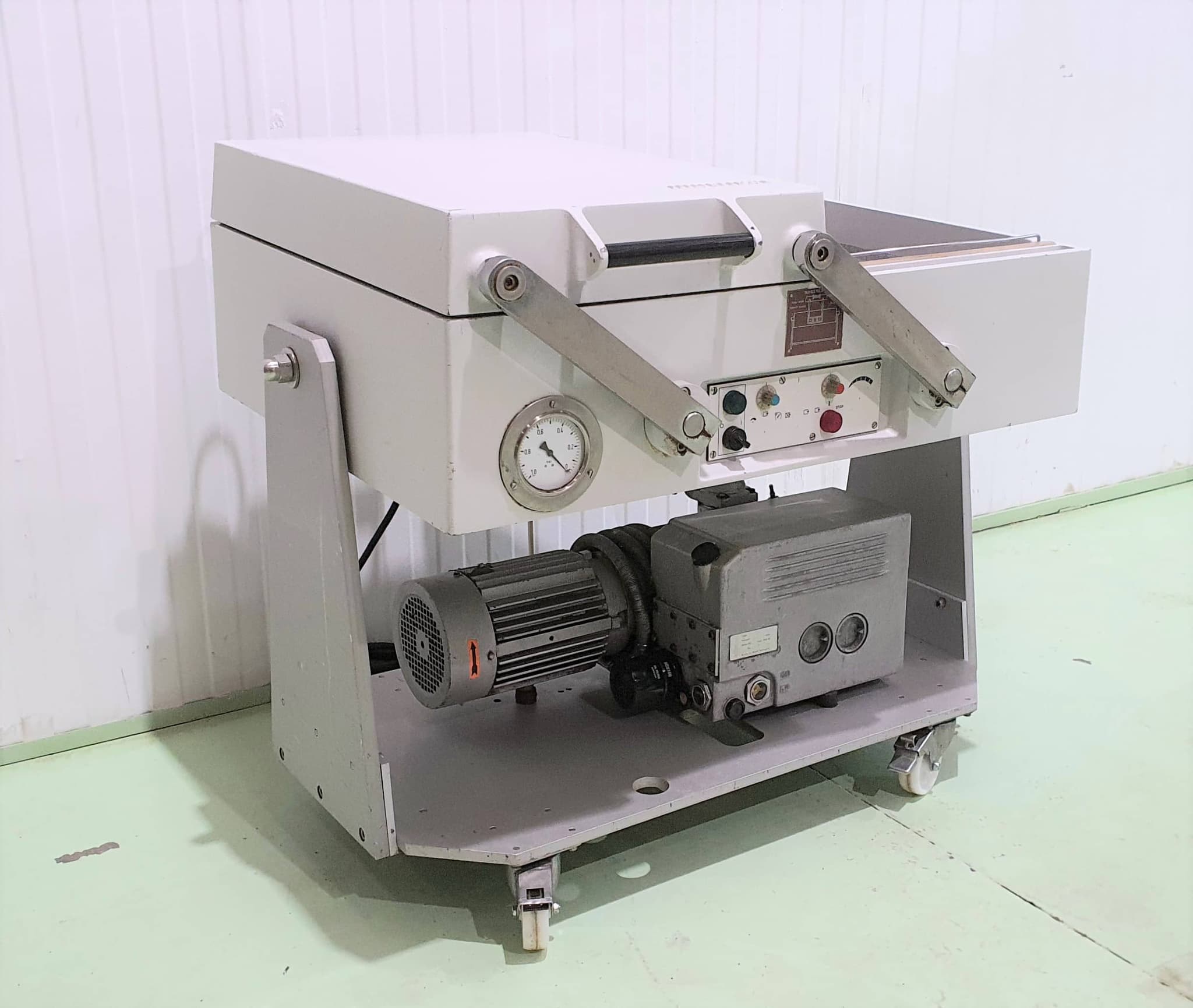 ENVASADORA AL VACÍO DOBLE MULTIVAC AG600 miniatura 3