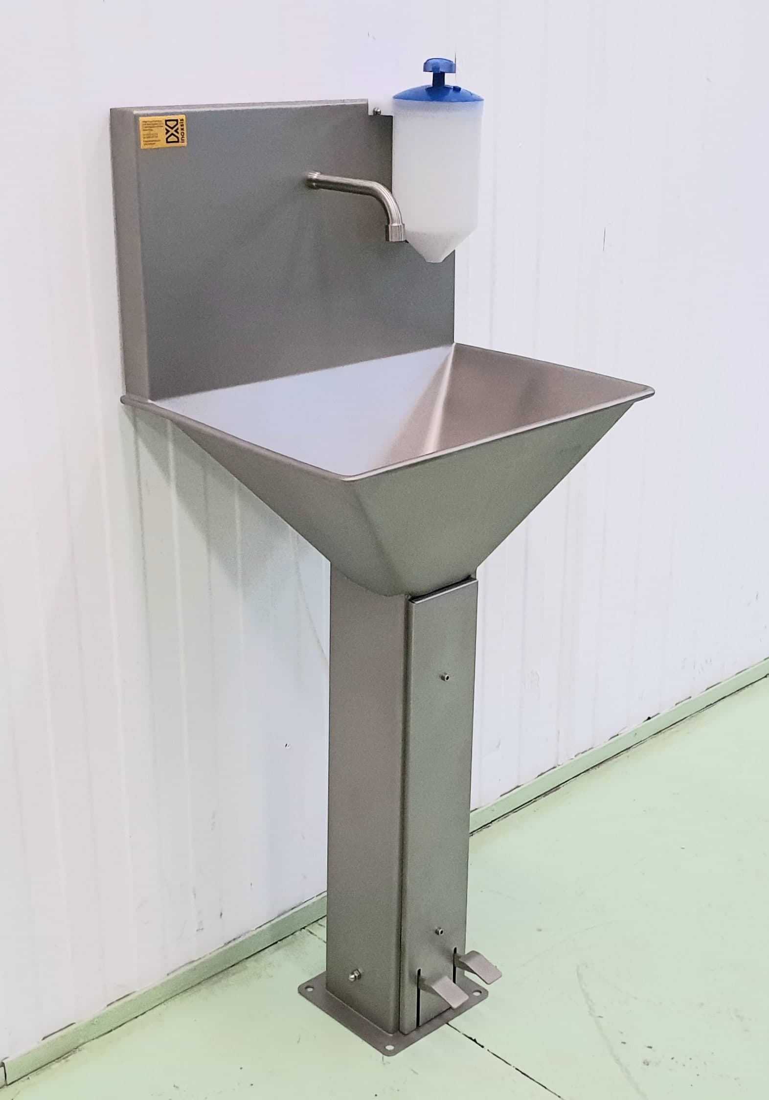 LAVAMANOS DE 2 PEDALES CON JABONERA INOX