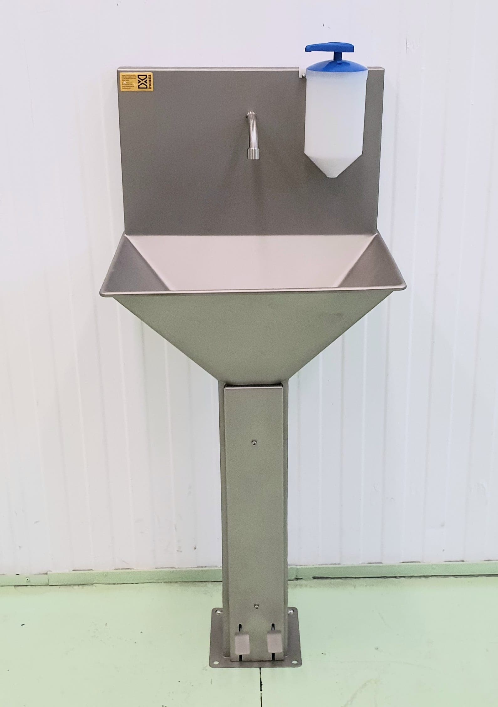 LAVAMANOS DE 2 PEDALES CON JABONERA INOX miniatura 2