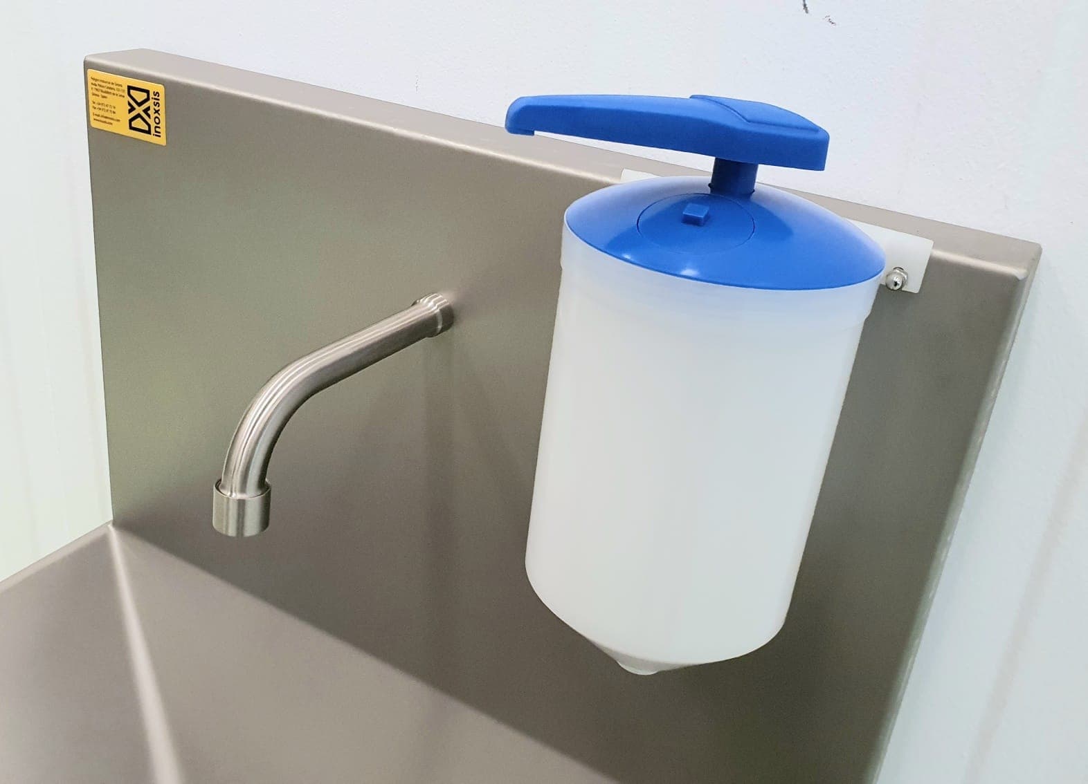 LAVAMANOS DE 2 PEDALES CON JABONERA INOX miniatura 4