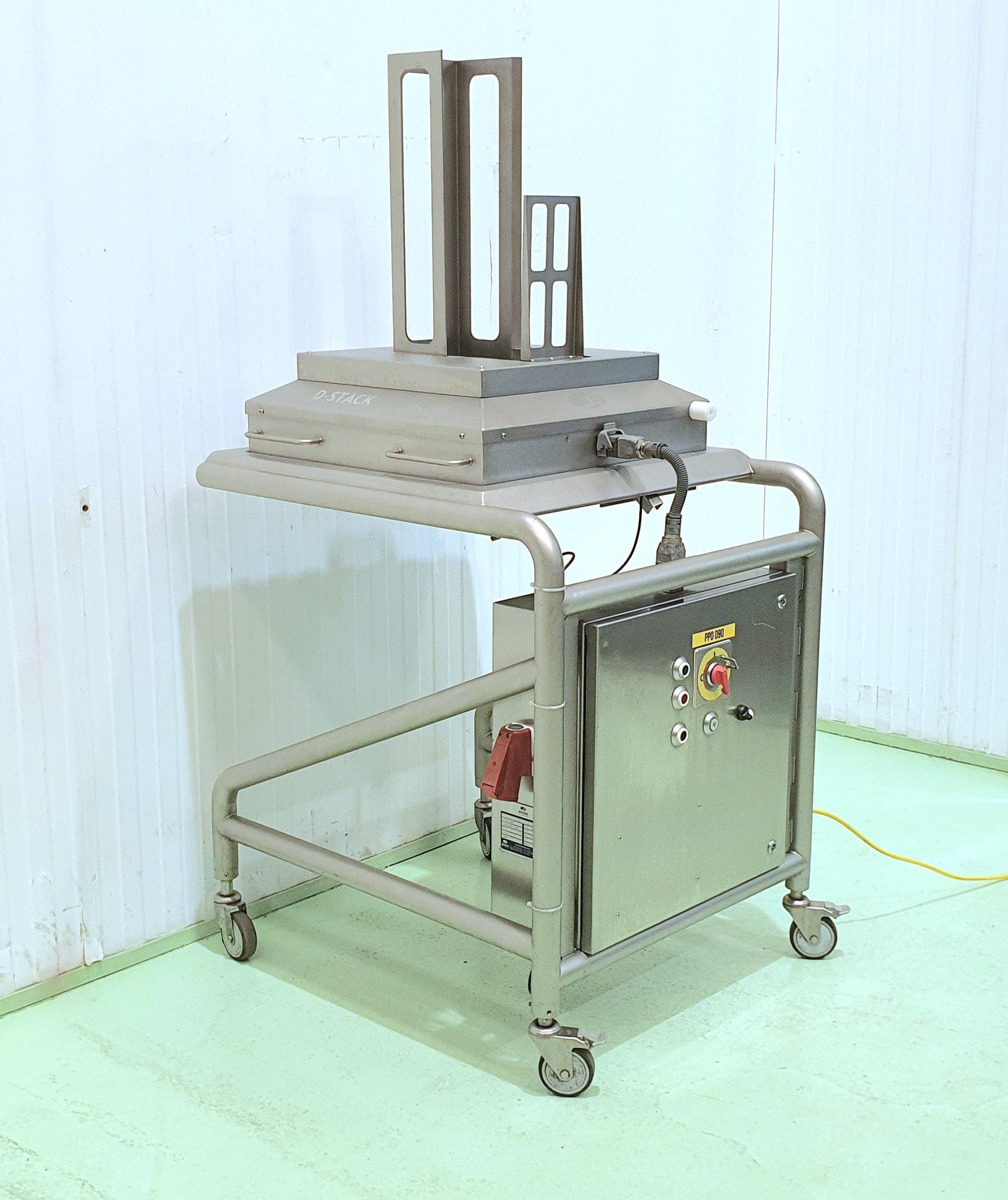 DISPENSADOR DE BANDEJAS D-STACK