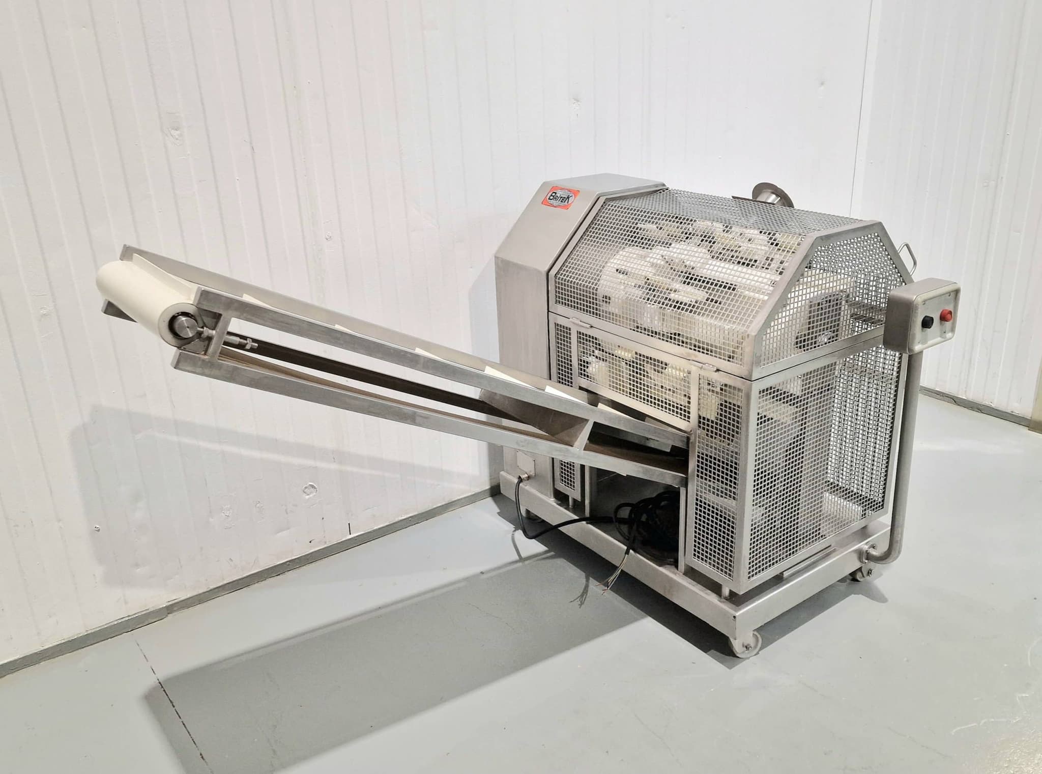 MÁQUINA PARA CORTAR SALCHICHAS RISCO II