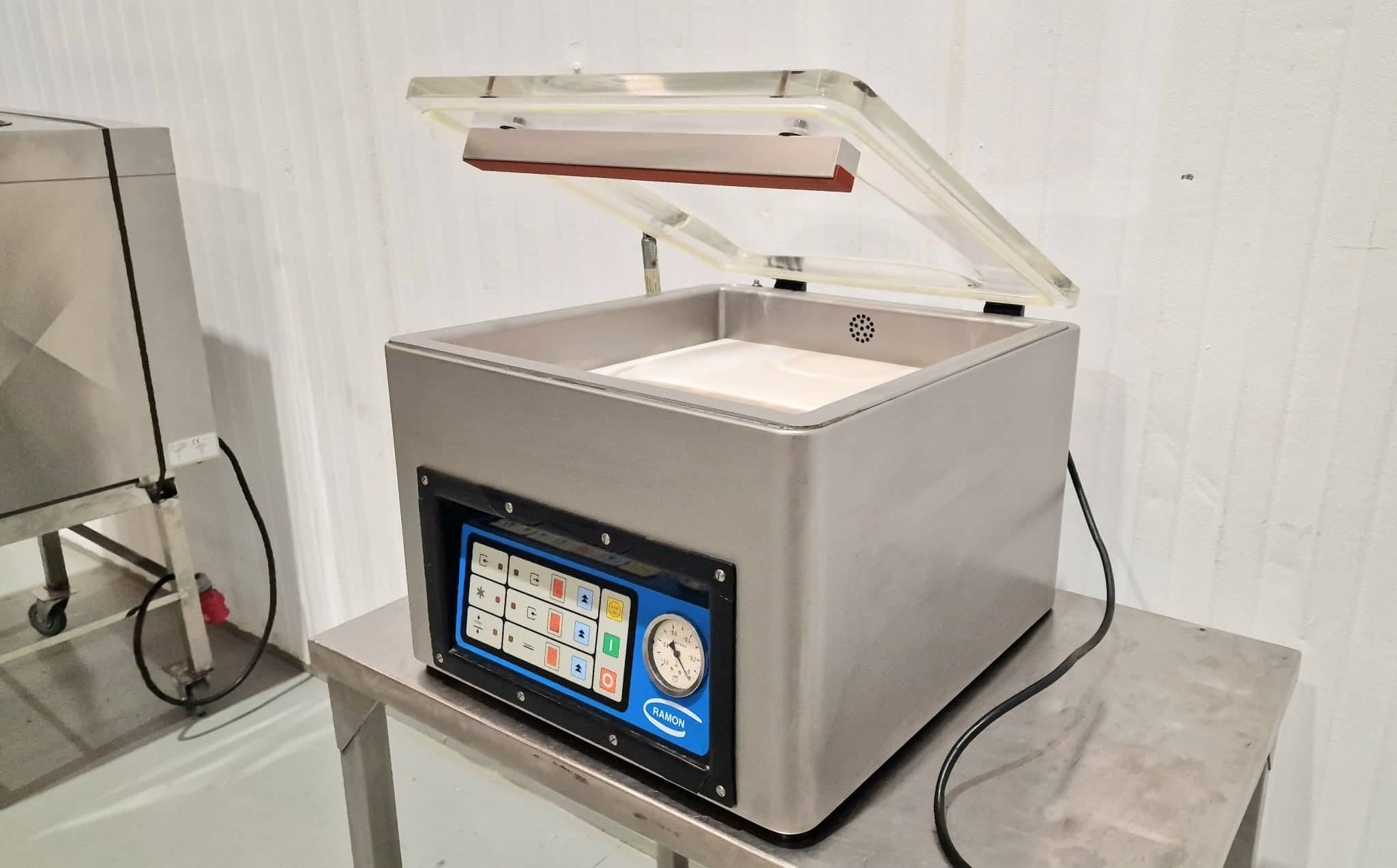 ENVASADORA AL VACÍO DE CAMPANA TALLERES RAMON miniatura 3