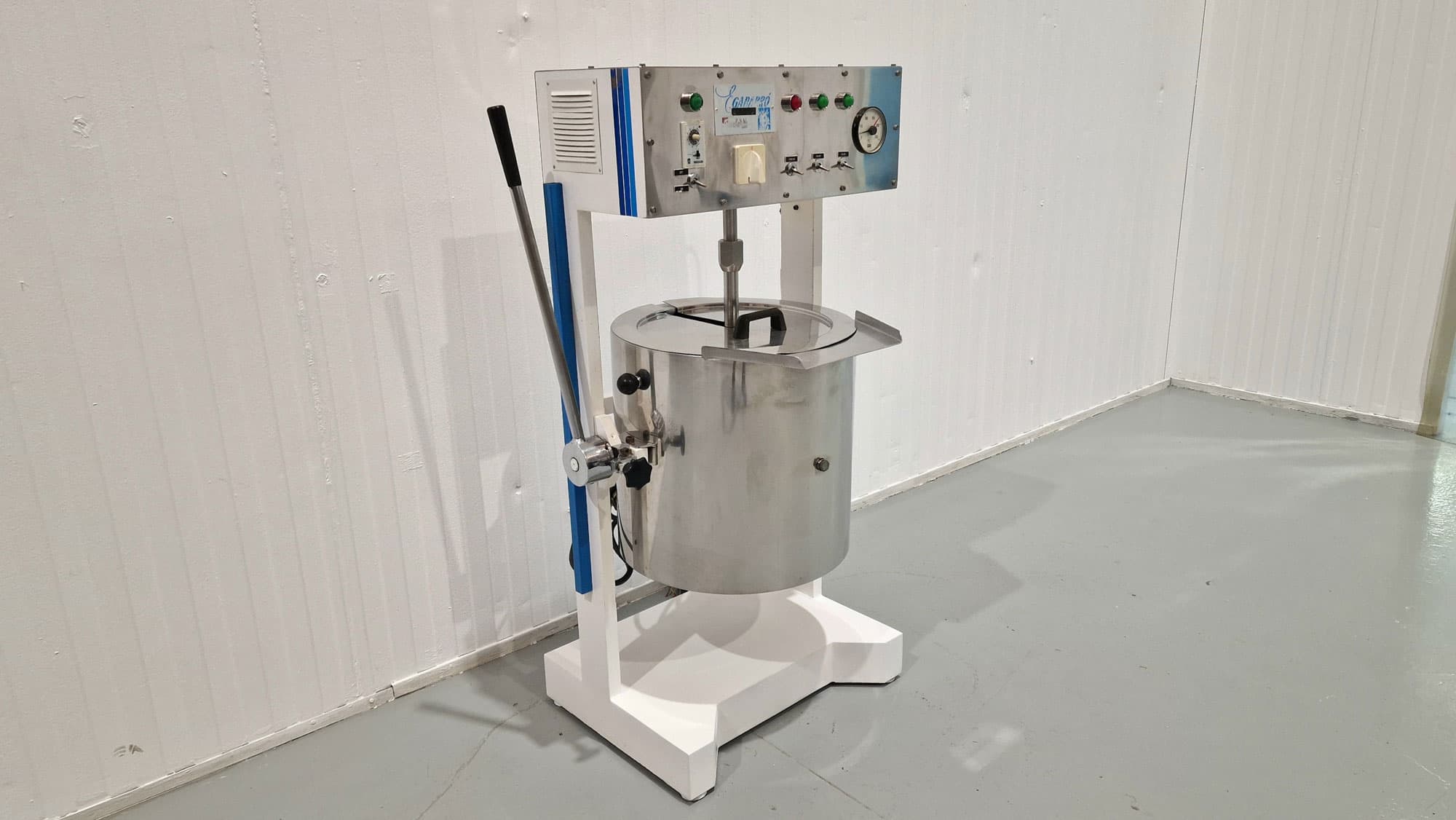 CUECE CREMAS ELÉCTRICO CON MEZCLADOR E. GABARRO 50 LITROS