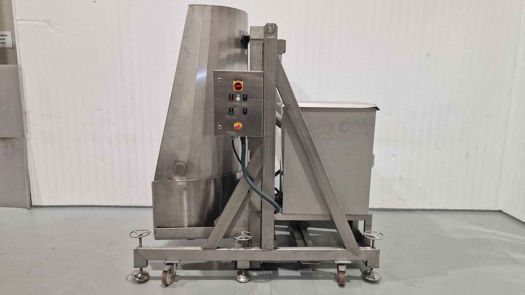 Elevador volcador de contenedores CESTONES HRG  0203-21/16