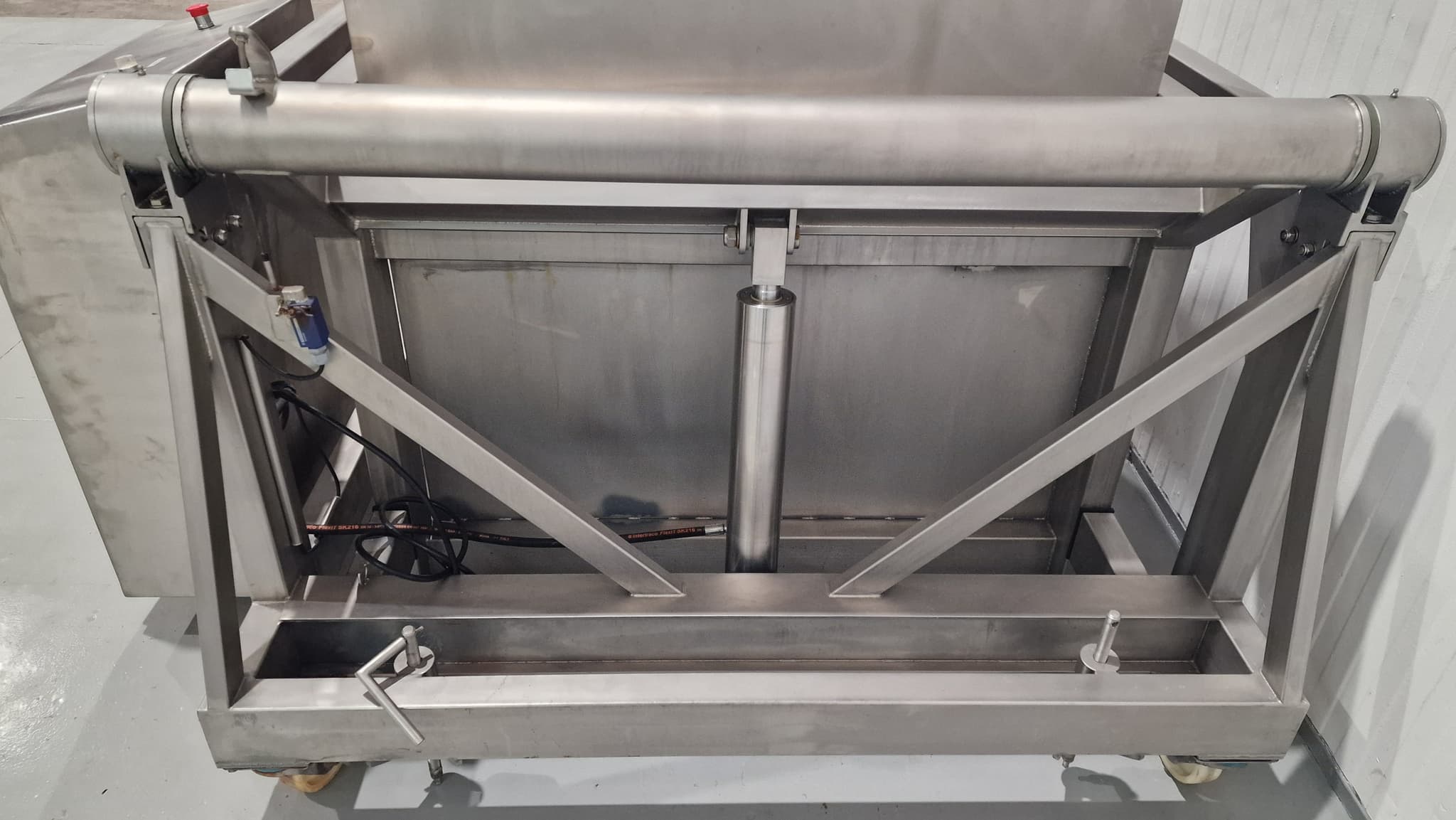 Elevador volcador de contenedores Xucla miniatura 4