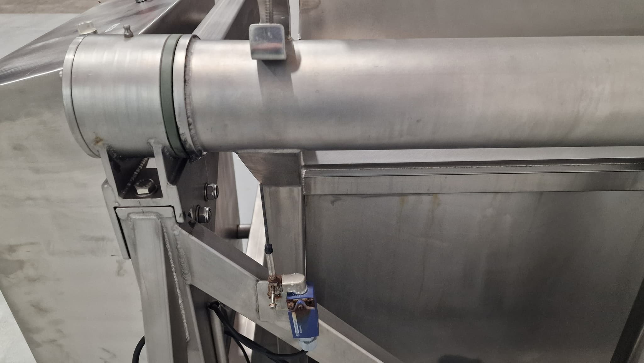 Elevador volcador de contenedores Xucla miniatura 6