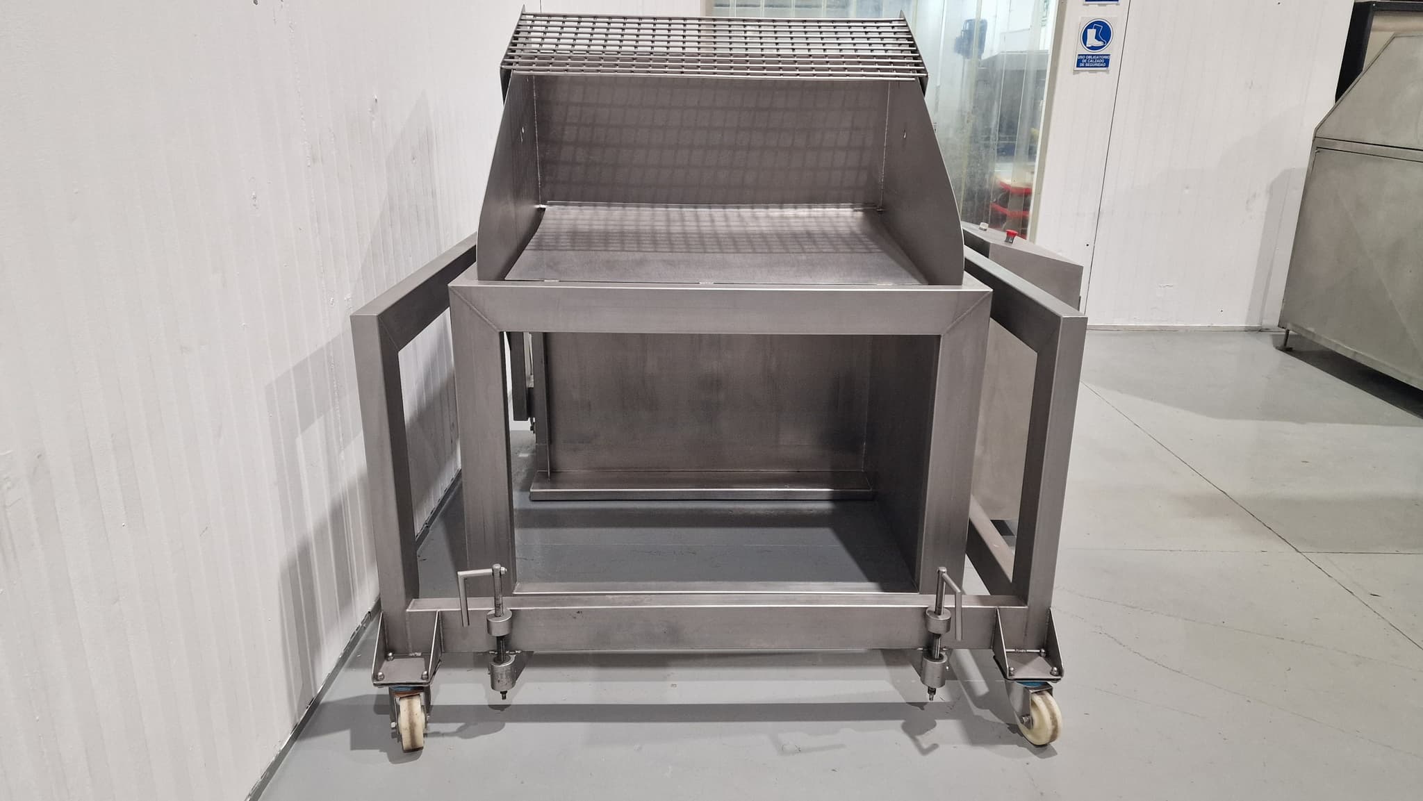 Elevador volcador de contenedores Xucla miniatura 8