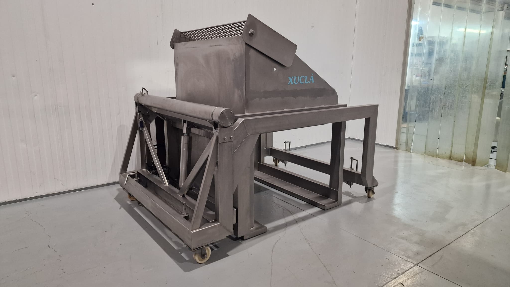 Elevador volcador de contenedores Xucla miniatura 10